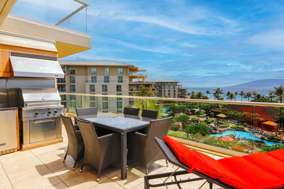 Konea 501 ~ Rare Direct Ocean Views & Private BBQ