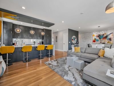 Superiorhaus Noble Square Sleeps 16 HotTub/RecRoom