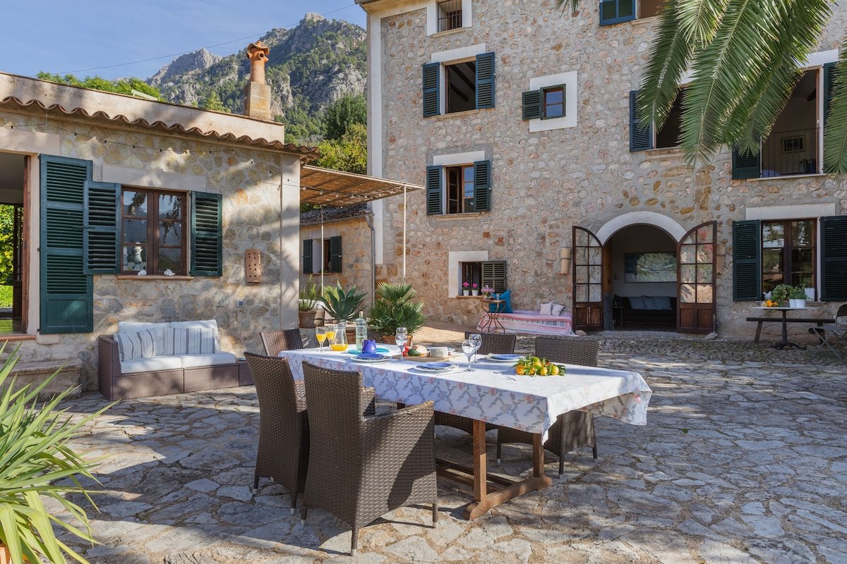 Charming, traditional 4-bedroom finca w/pool & AC gallery image 4