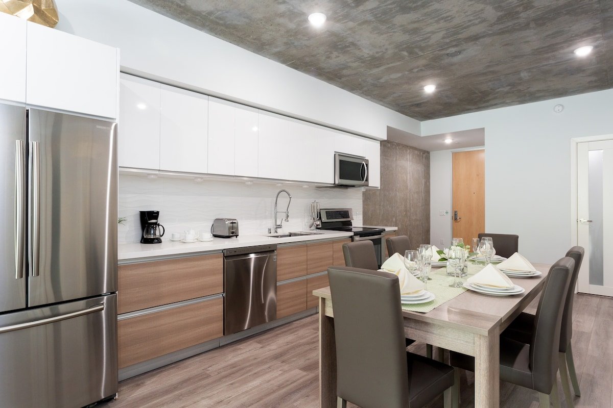 Upscale 4BR Apartment in Prime Location gallery image 5