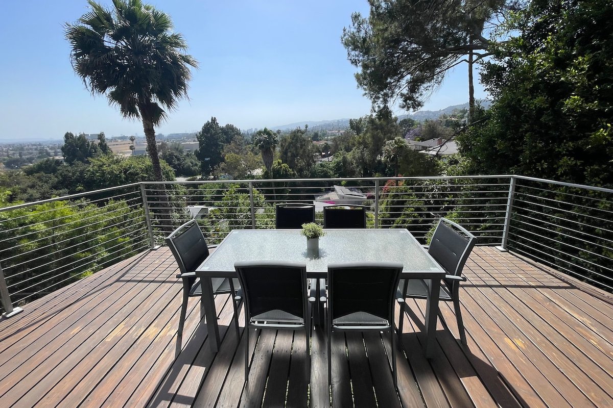 LA Chic Stunning Views & Sunsets gallery image 3