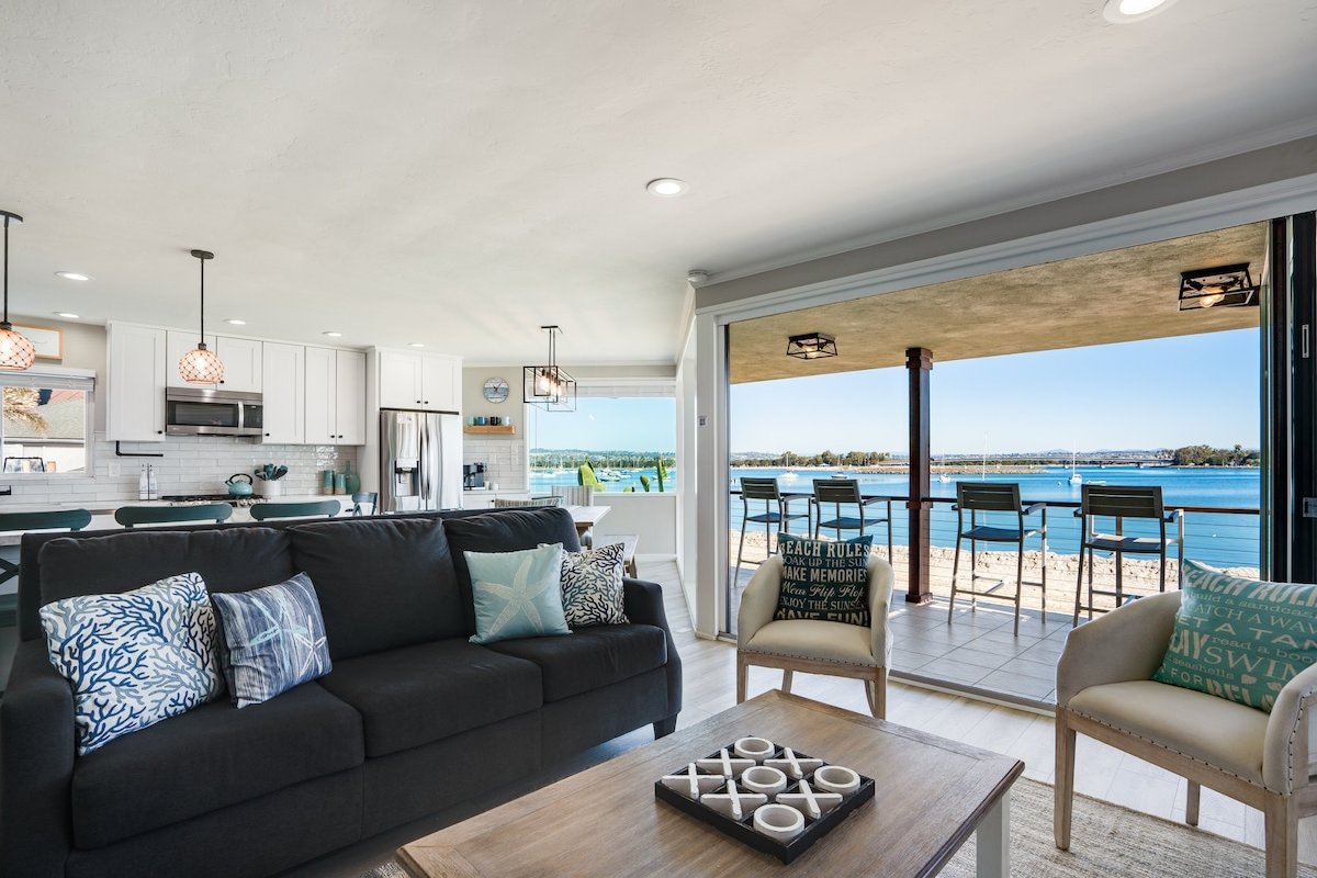 Bayfront Home w/ A/C, BBQ, & Sunrise Views gallery image 3