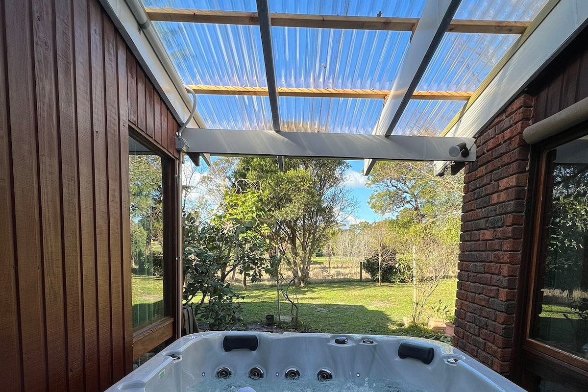 Charming Semi-Farm Escape with Spa in Cranbourne gallery image 2