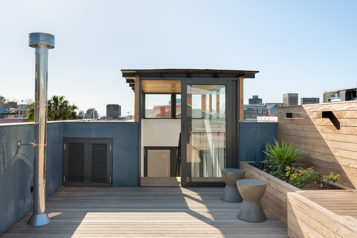 Exc. use roof pool 4BR lux home w/views! gallery image 5