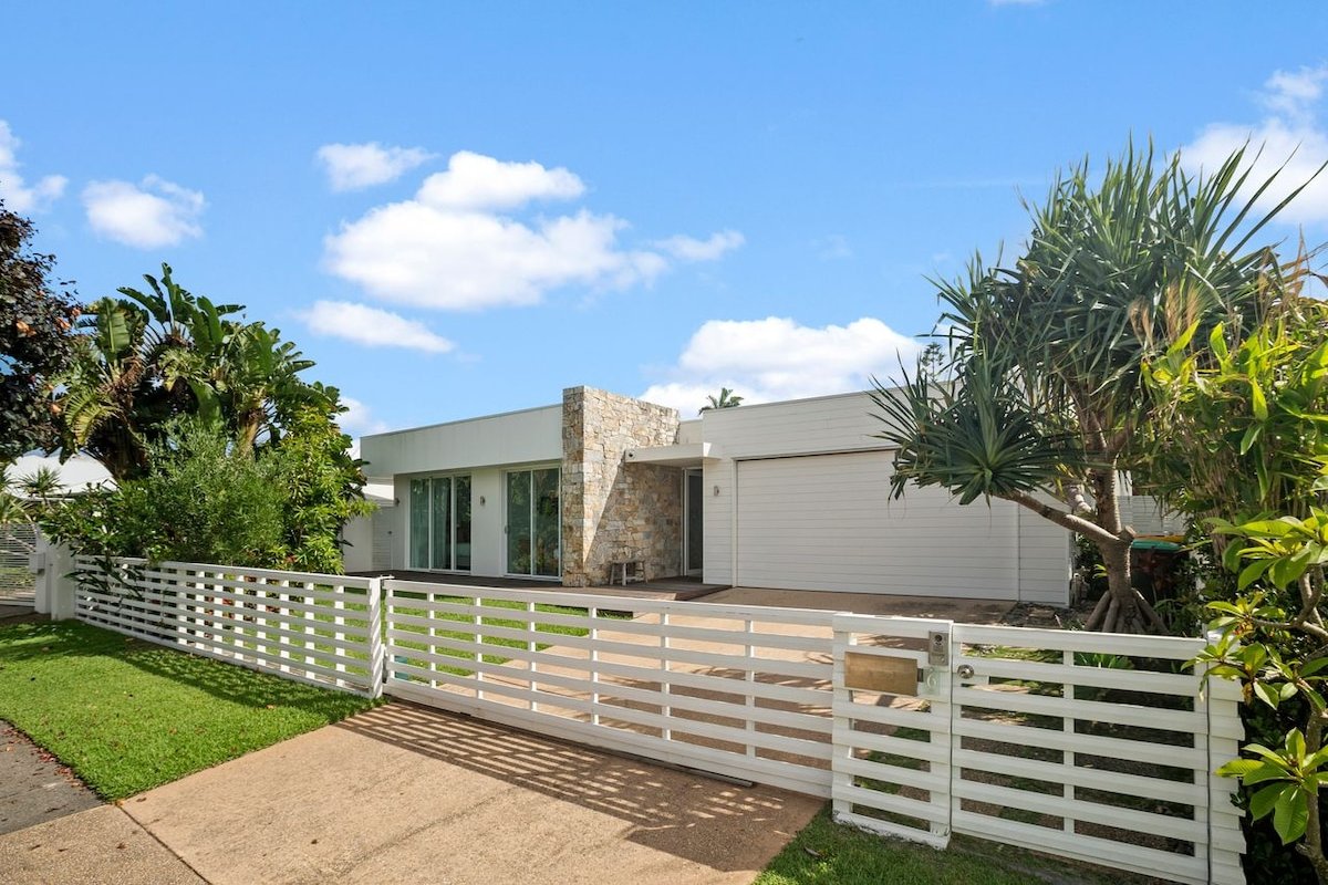 Casa Luxe – Infared Sauna + Heated Pool gallery image 3