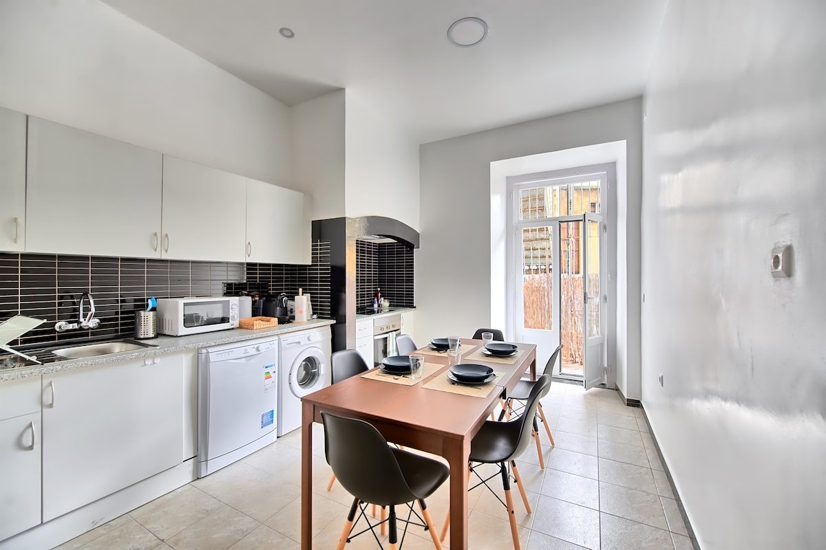 Lisbon Comfy Apartment II – Metro at the door gallery image 5