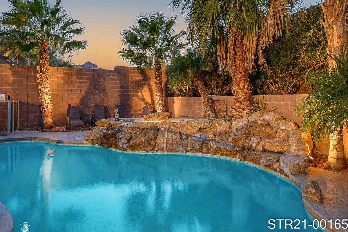 The Calvert Modern Oasis in Henderson (HEATEDPOOL)