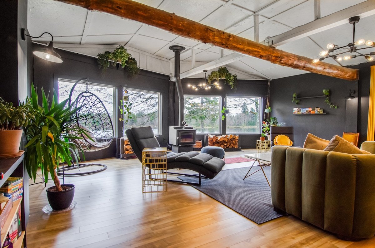 Lakeside Lodge gallery image 2