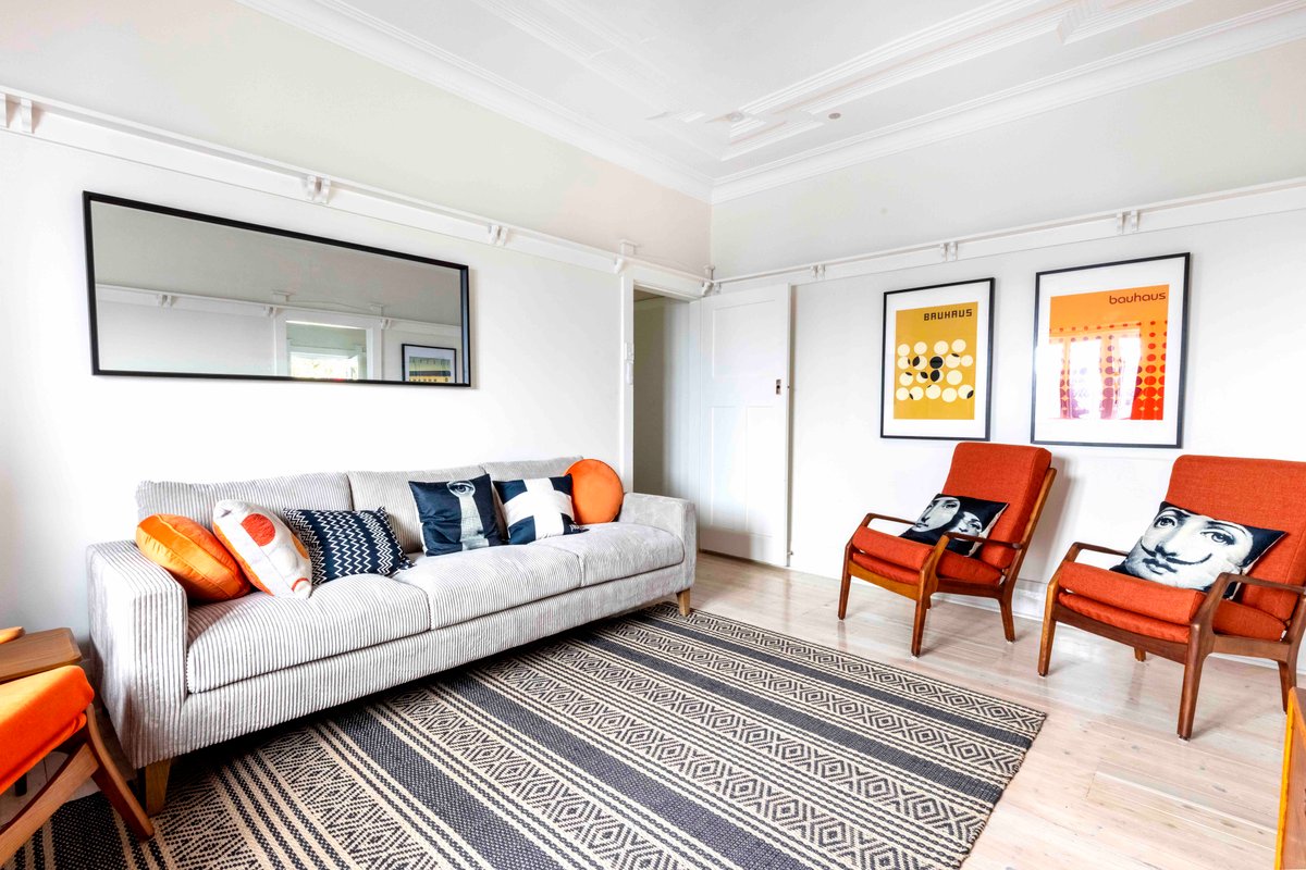 Stylish Deco apartment minutes from Bondi Beach