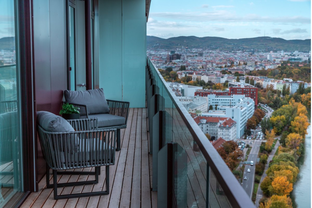 Lovely 2-Bedroom flat with rooftop pool & view