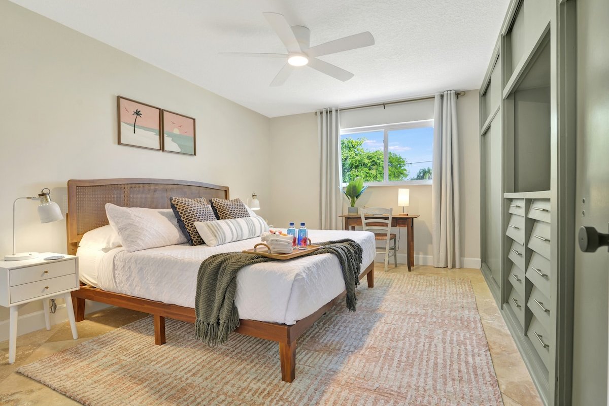 Beach House 51-Large Heated Pool-10min fr Beach gallery image 3