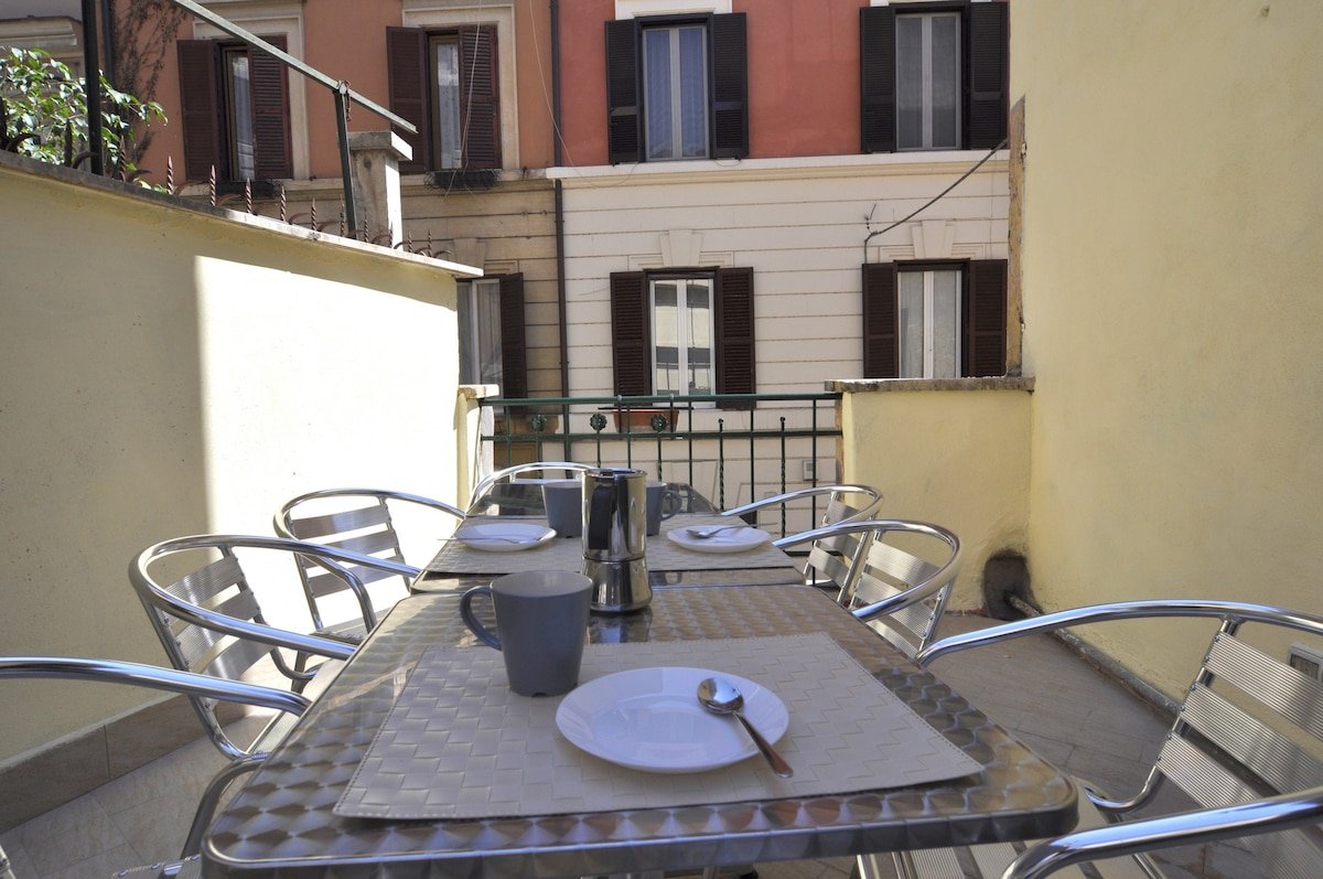 Flatinrome Trastevere C with private terrace gallery image 4