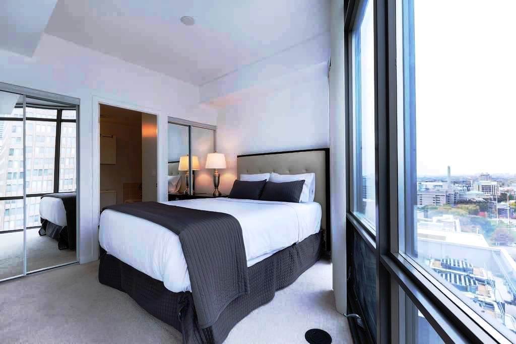 Gigantic 2 Bedroom 2 Bath w Terrace & FREE Parking gallery image 4