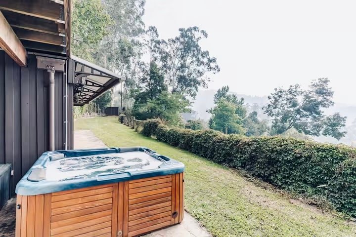 Villa with Spa & Breathtaking Views of Dandenongs gallery image 3