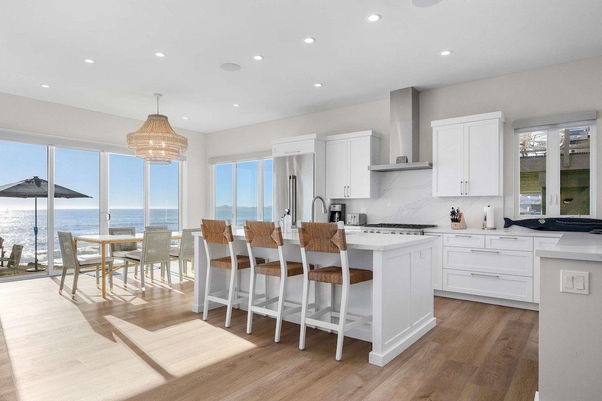 Sea4ever Beachhouse – Oceanfront – Newly Remodeled gallery image 4