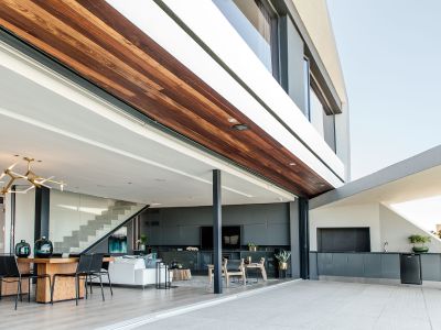 Panoramic Ocean & Mountain views, Luxurious Design