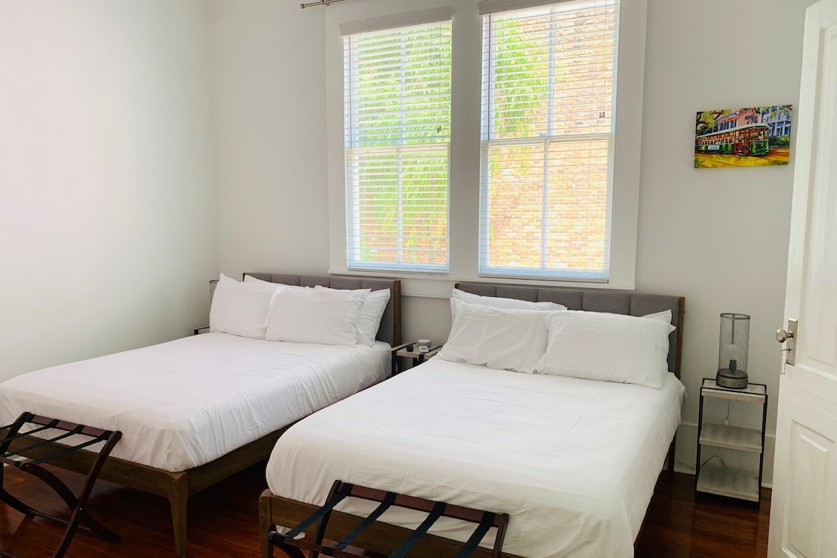 Walk to Bourbon. Luxurious. Sleeps 12p. 4.5 Baths gallery image 3