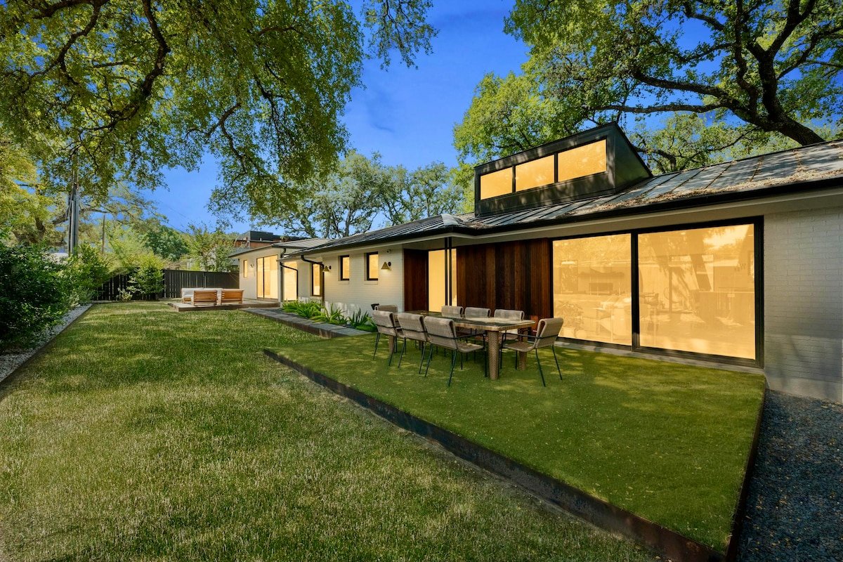 Stunning Mid-century Modern Perfection With Sauna! gallery image 3
