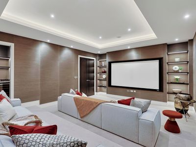 Luxe Home With Cinema Room – South Kensington