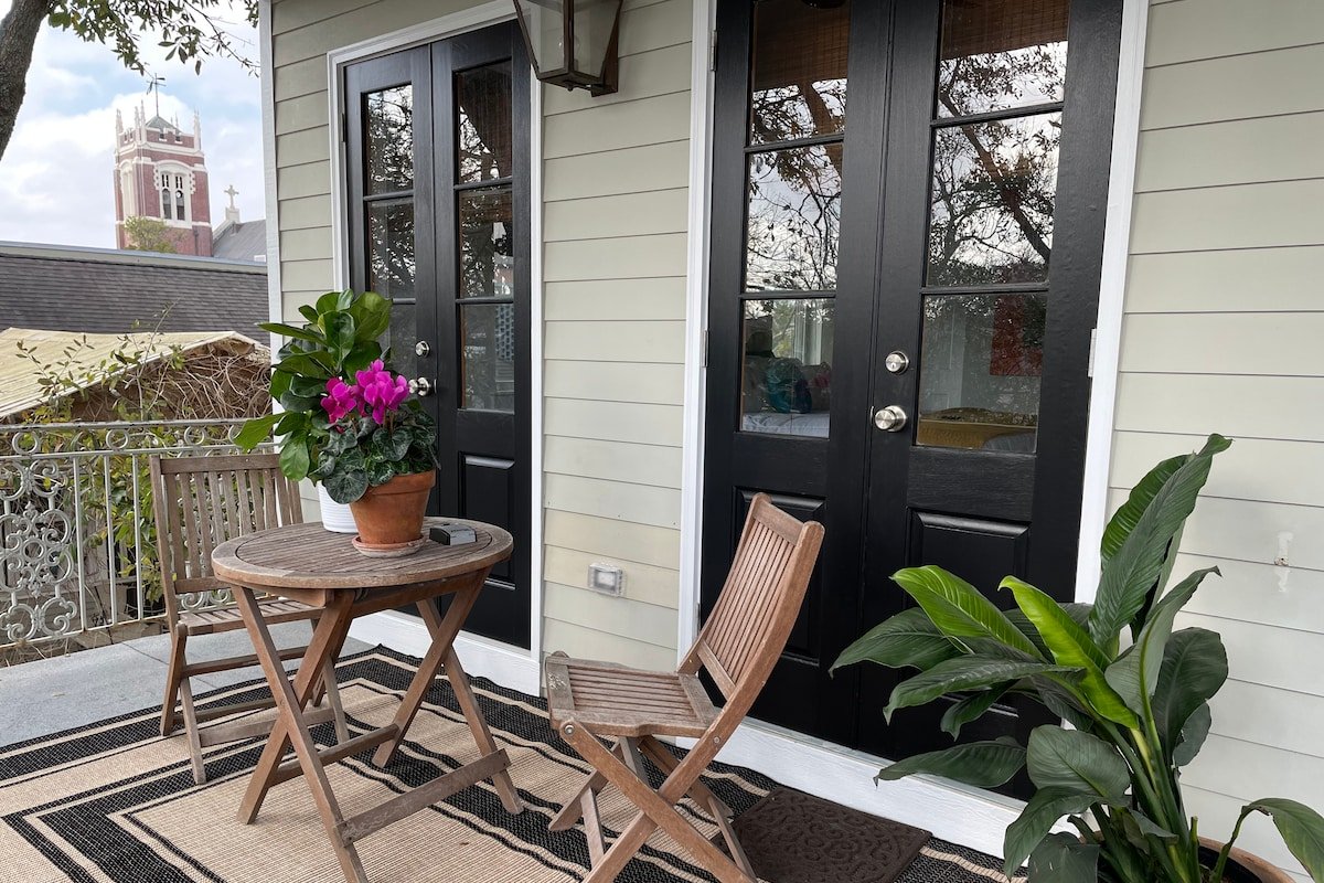 Beautiful Super Comfy 3/3 Townhome Best Location! gallery image 3