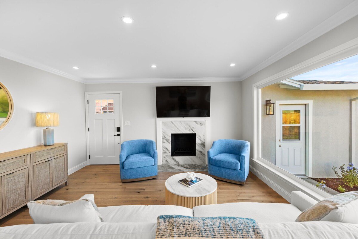 Luxurious Private Coastal Home Hot Tub Ocean Views gallery image 5