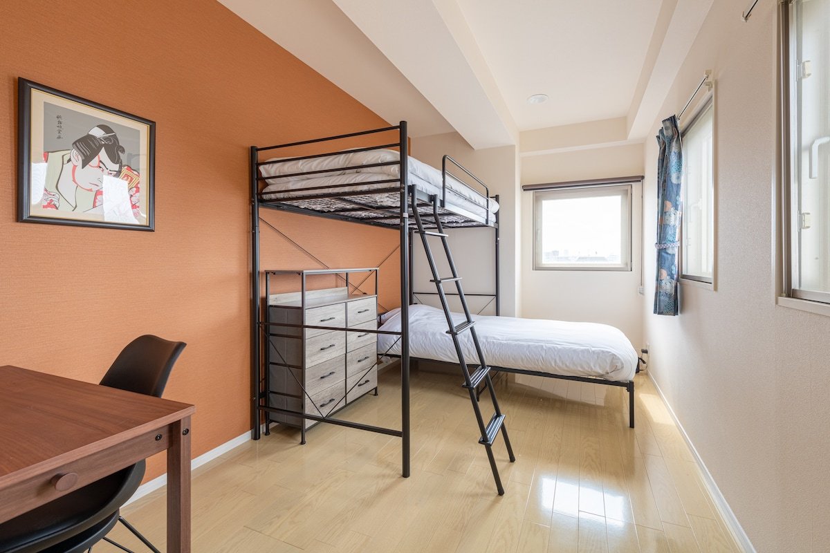 Stunning! Luxurious & Spacious Penthouse gallery image 5