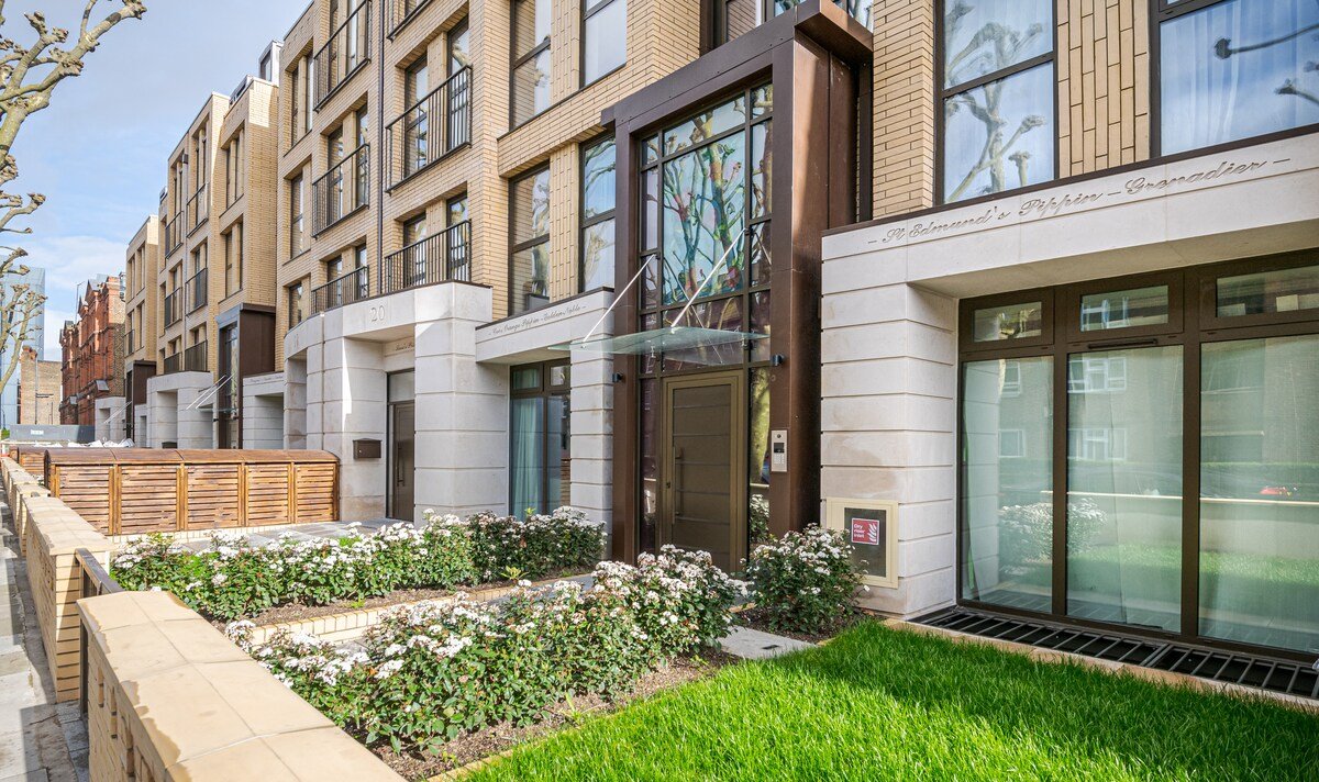 Luxury 2 bedroom Apartment in Kensington – w A/C gallery image 2