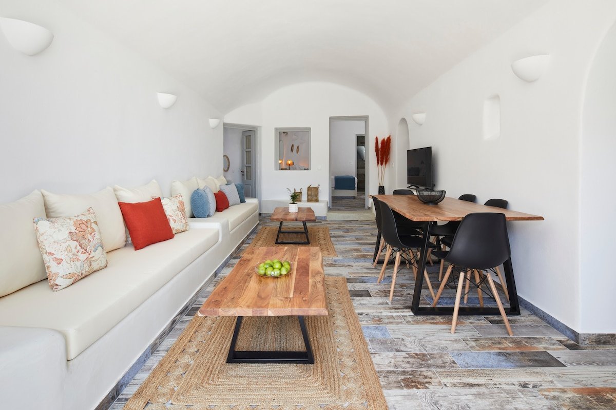 104. Cactus | Executive 3-Bedroom Villa with Pool gallery image 4