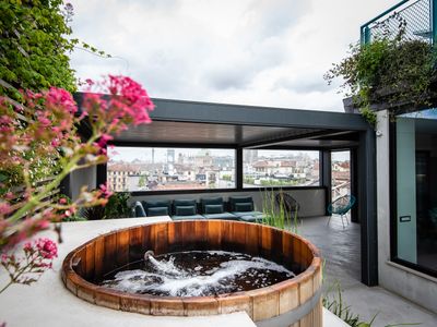 Luxury 3BR Penthouse w/Duomo View & Hot Tub