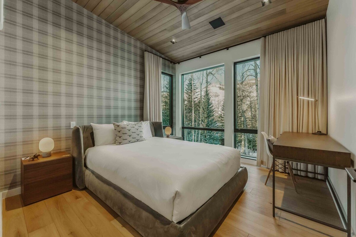 Hot Tub, Ski Parking, Modern | By InvitedHome gallery image 5