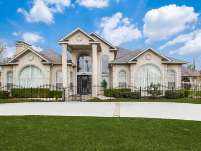 7600 Square Foot Grand Estate.