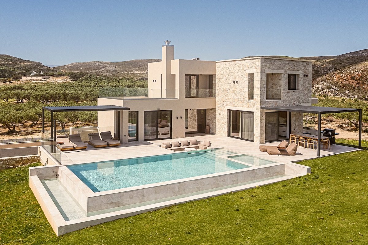 Rastoni Villa I Free* heated pool & panoramic view gallery image 4