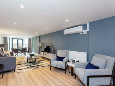 Elegant 3BD Apartment in Earls Court
