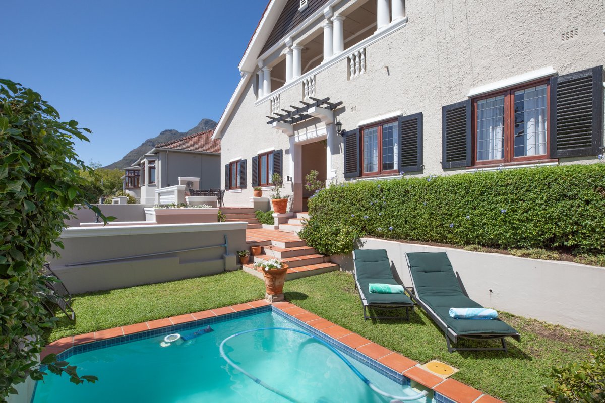 Luxury home in Oranjezicht by Steadfast Collection