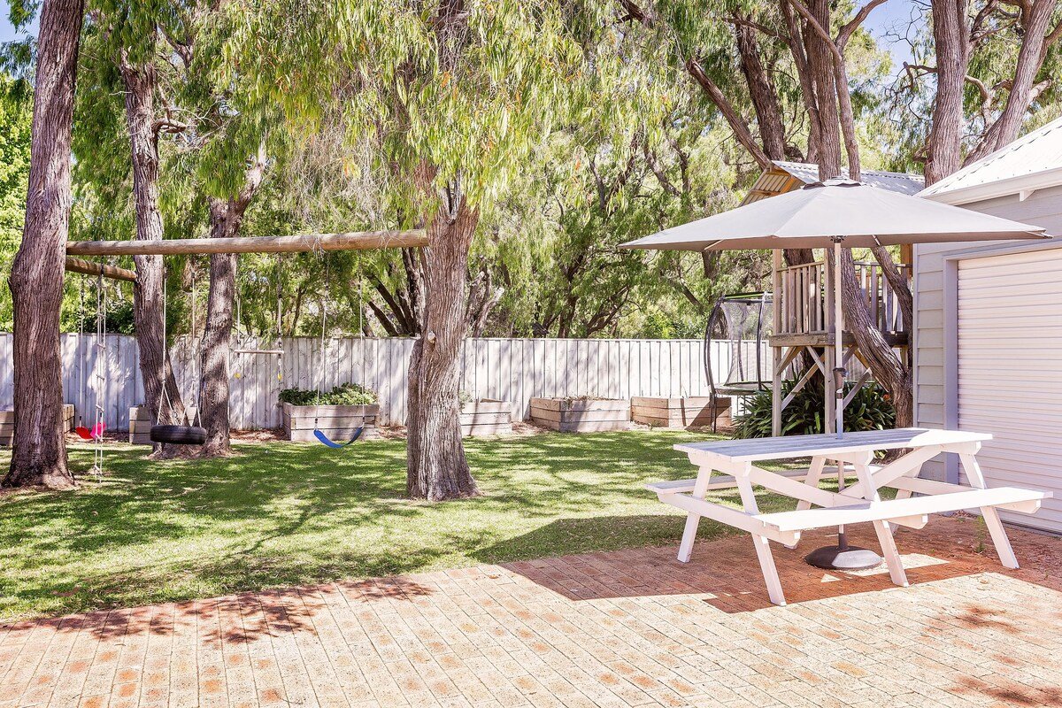 Baudin On Bay—Family Escape by the Foreshore gallery image 5