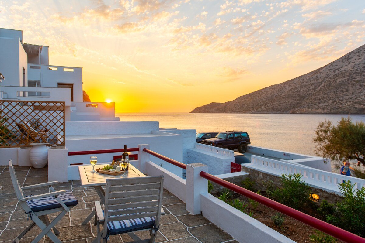 Sunset Multifunctional House on Kamares Bay gallery image 4