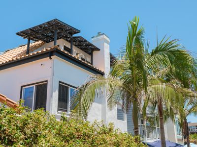 Beachy Keen Townhome on Jersey Crt! Steps to Sand