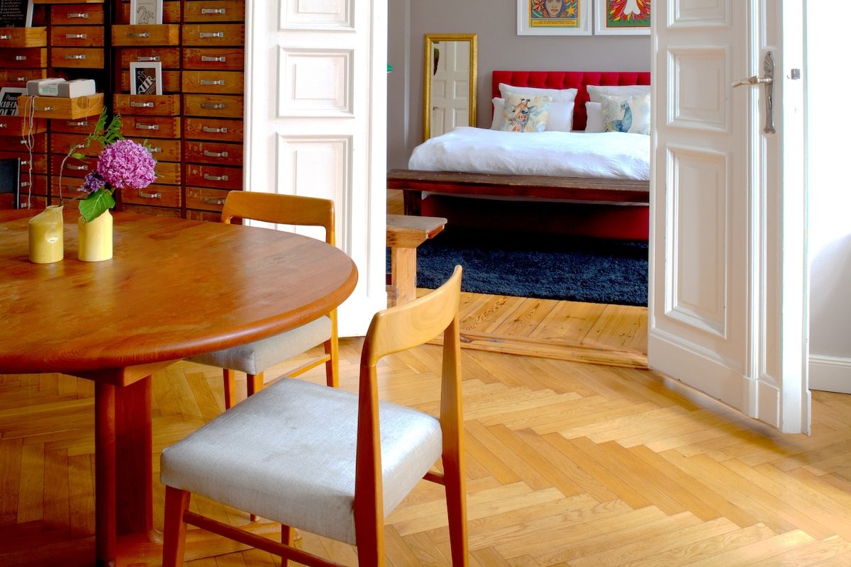 Linnen – Spacious Apartment near Mauerpark gallery image 4