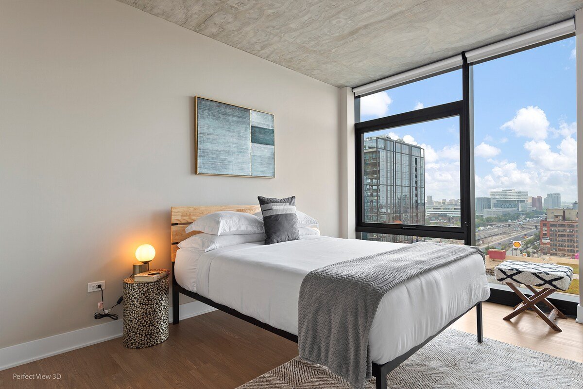 Prime West Loop 2BR Apts + Event Convenience gallery image 4