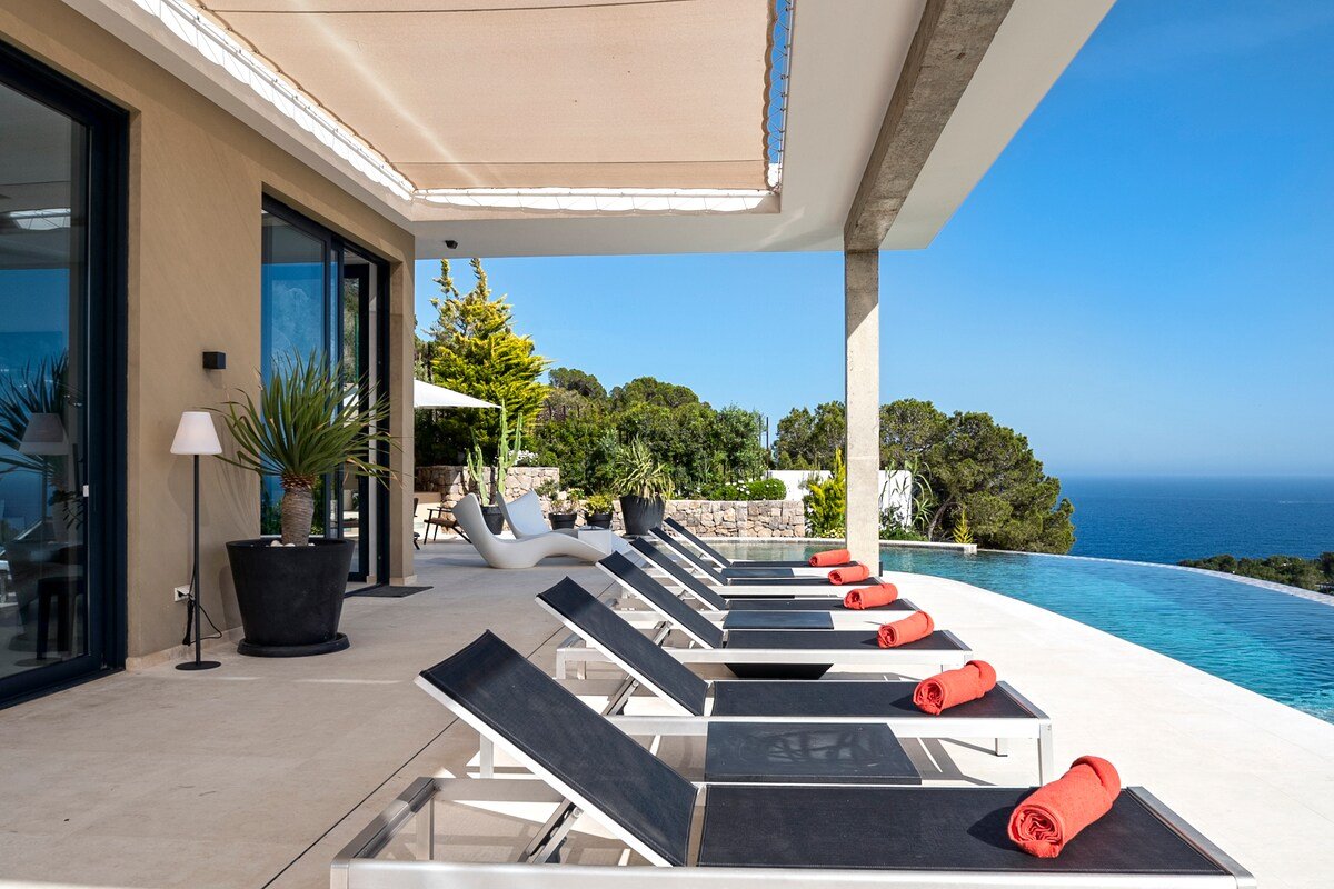 Panoramic sea views- Infinity pool- Privacy gallery image 4