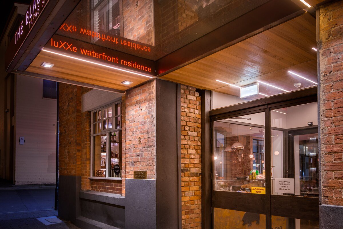 Luxury Waterfront Apartment – Hobart gallery image 4