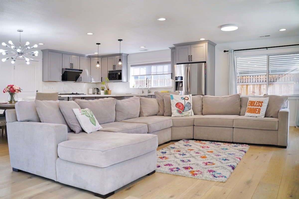 Beauty House near Apple Googl Harker Netflix gallery image 3