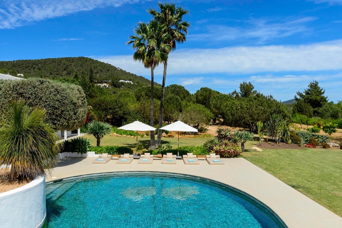 Sea view- mountain- table tennis- petanque- pool gallery image 2