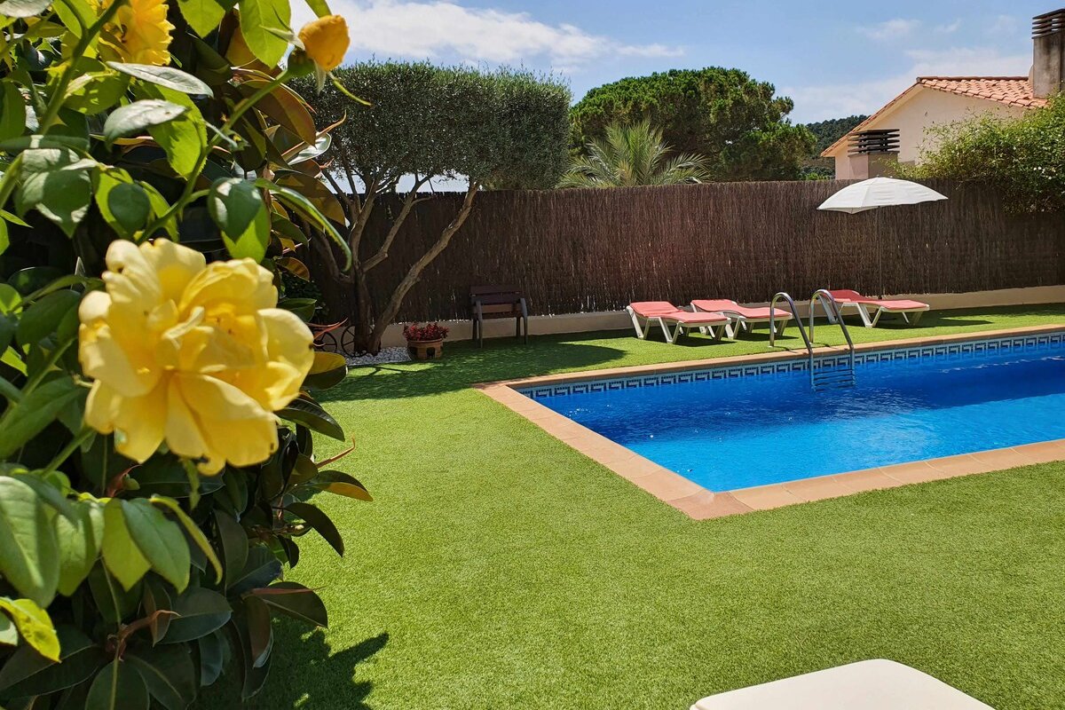 Costa Brava Suites Casa La Bahia, piscina privada gallery image 2