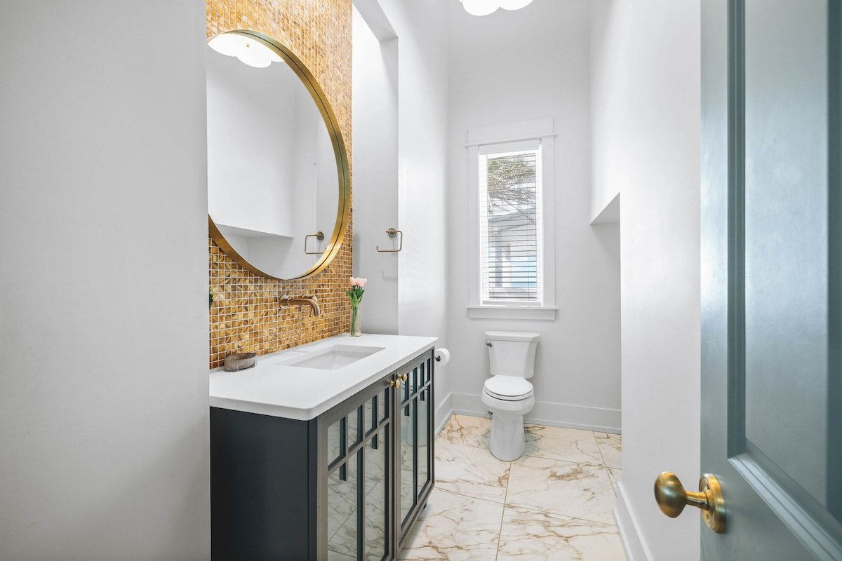 Gulf-Front Mansion w/Infinity Pool + Beach Access gallery image 2