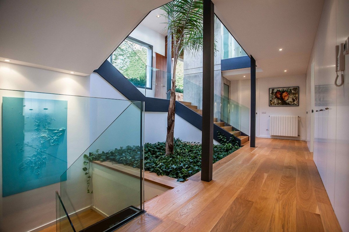 Modern Luxury Villa with Stunning Views gallery image 5