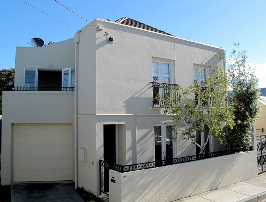 South Yarra Place – Great Location – 3br House