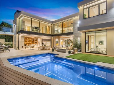 Exquisite Private Oasis in Beverly Hills