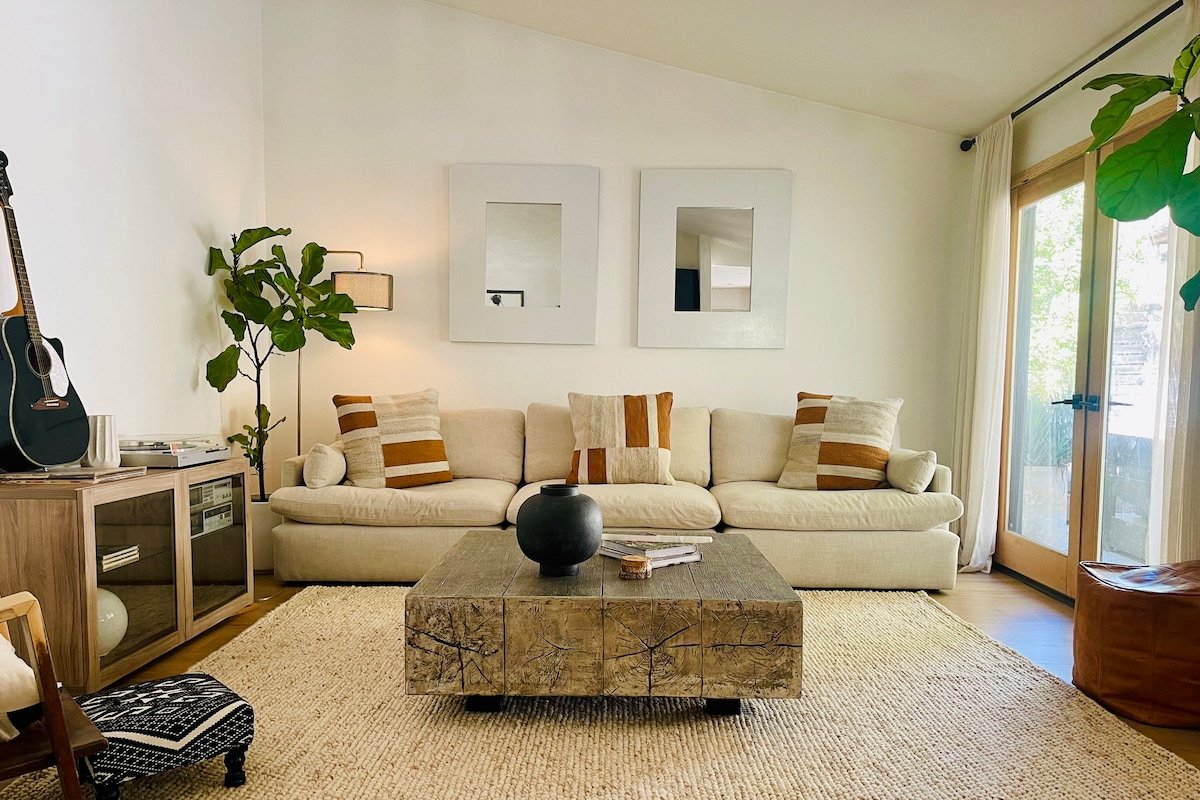 The MoonLight Home | Holiday Ready Los Angeles gallery image 2