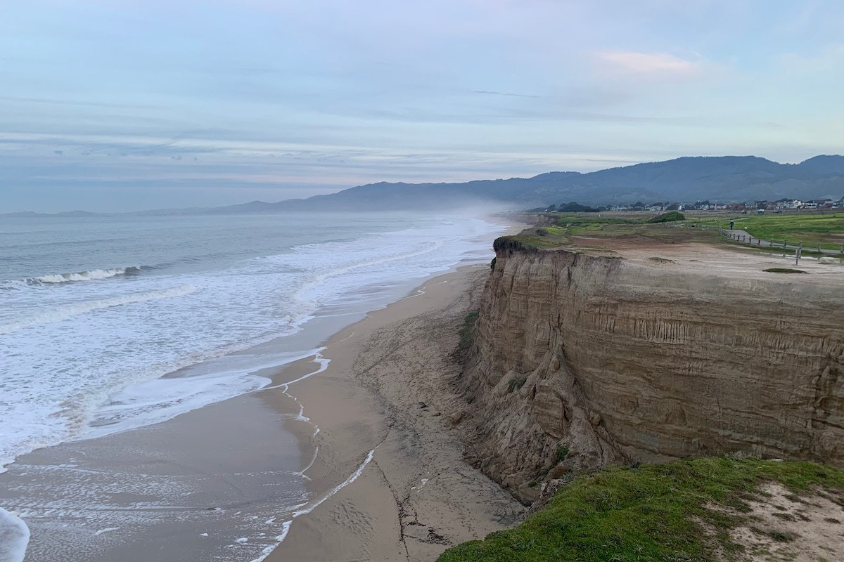 Poplar Beach Home and Guesthouse with Hot Tub gallery image 3